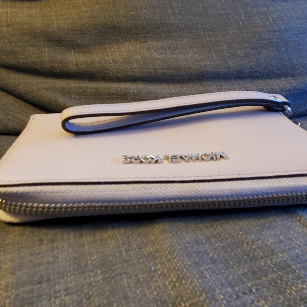 Michaels Kors Leather Wristlet Wallet - Picture 9 of 9